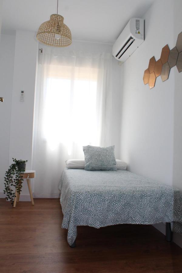 Beautiful Brand New 2 Bedroom Flat With Terrace Малага Экстерьер фото